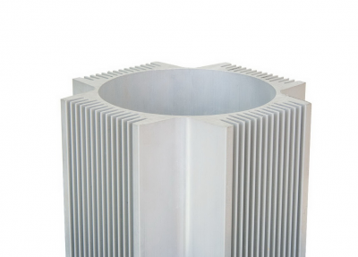 工業鋁材與傳統材質的優勢對比